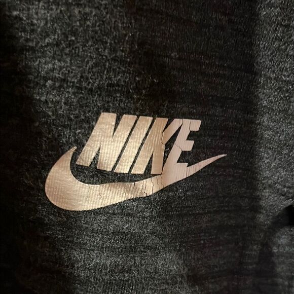 Nike Women's Black Short Sleeve Tee - Picture 2 of 8